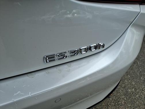 2025 Lexus ES 300h Base