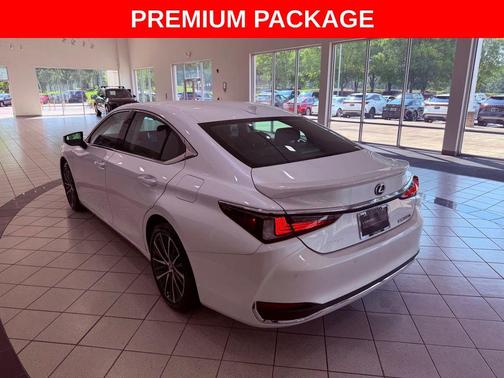 Eminent White Pearl 2025 Lexus ES 300h Premium