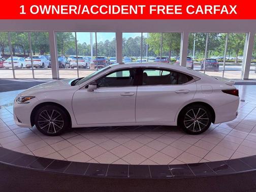 Eminent White Pearl 2025 Lexus ES 300h Premium