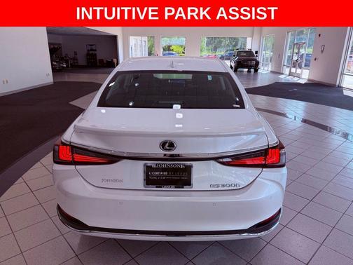 Eminent White Pearl 2025 Lexus ES 300h Premium