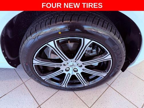 Crystal White Metallic 2021 Volvo XC60 T5 Inscription