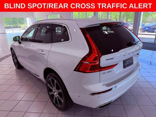 Crystal White Metallic 2021 Volvo XC60 T5 Inscription