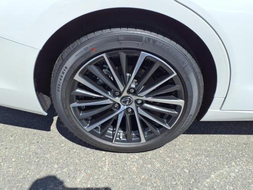 2025 Lexus ES 300h Base