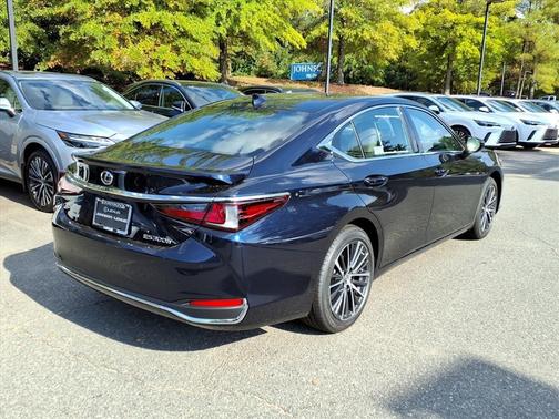 2025 Lexus ES 300h Base