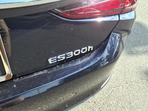 2025 Lexus ES 300h Base