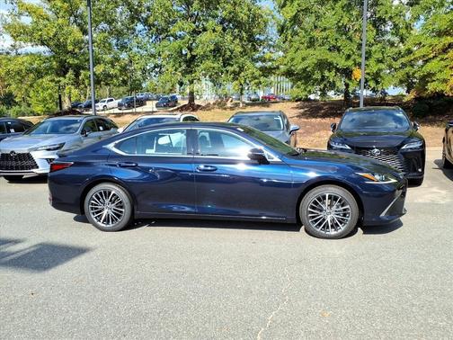 2025 Lexus ES 300h Base