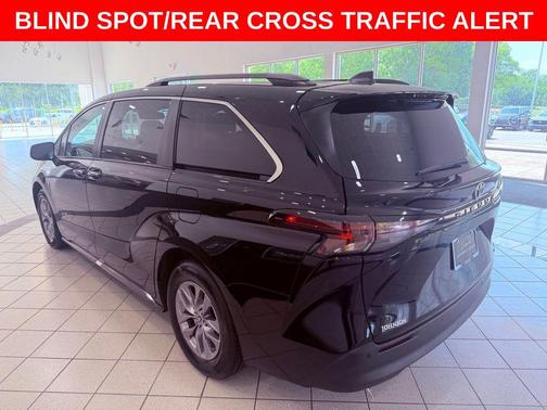 Midnight Black Metallic 2024 Toyota Sienna XLE