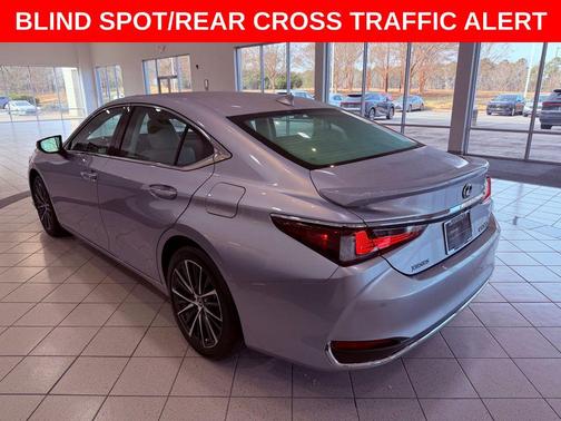 2025 Lexus ES 300h Base