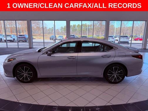 2025 Lexus ES 300h Base