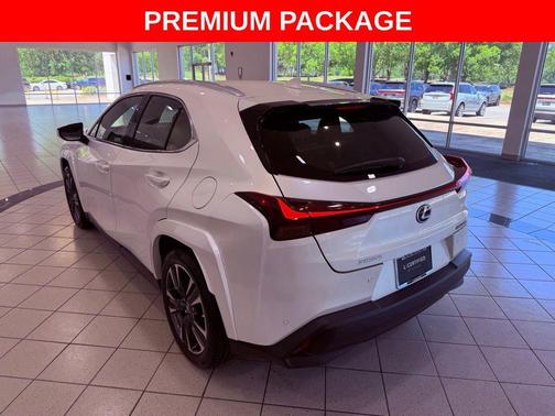 Eminent White Pearl 2023 Lexus UX 250h Base