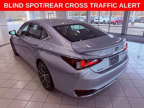 2025 Lexus ES 300h Base
