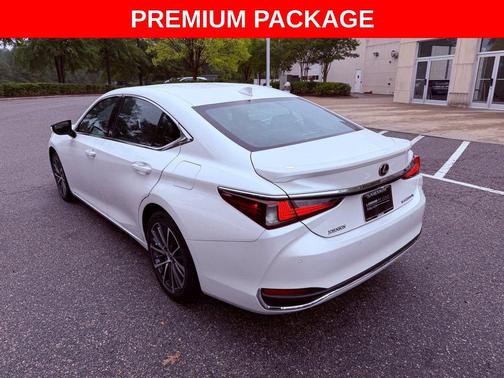 Eminent White Pearl 2024 Lexus ES 300h Premium