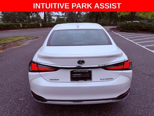 Eminent White Pearl 2024 Lexus ES 300h Premium