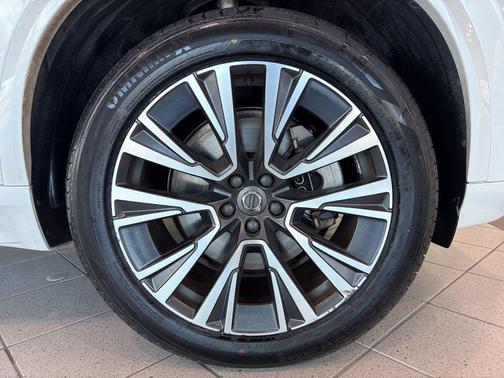 2022 Volvo XC90 T6 Momentum