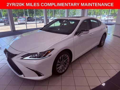 Eminent White Pearl 2025 Lexus ES 300h Luxury