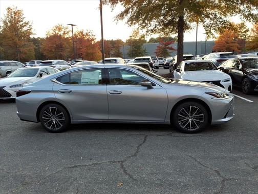 2025 Lexus ES 350 Base