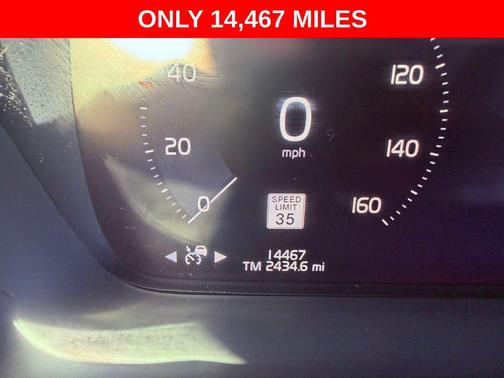 2022 Volvo XC90 T5 Momentum