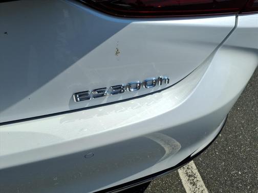 2025 Lexus ES 300h Base