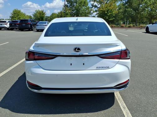 2025 Lexus ES 300h Base