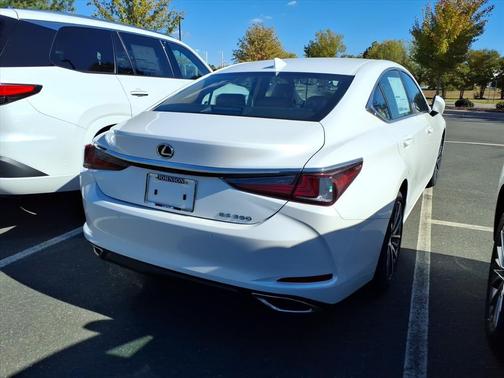 2025 Lexus ES 350 Base