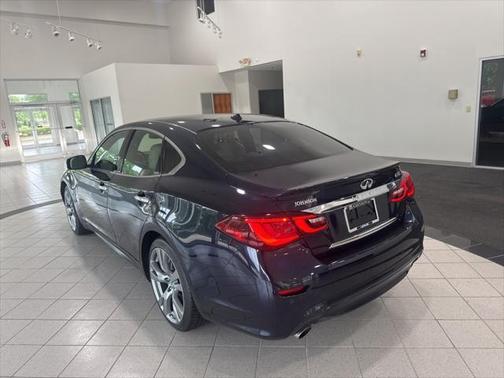 2017 INFINITI Q70 3.7