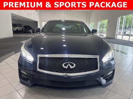 2017 INFINITI Q70 3.7