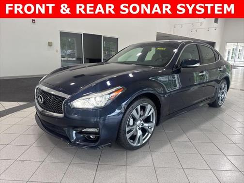 2017 INFINITI Q70 3.7