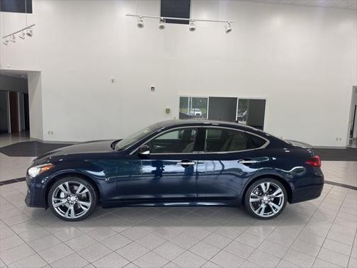 2017 INFINITI Q70 3.7