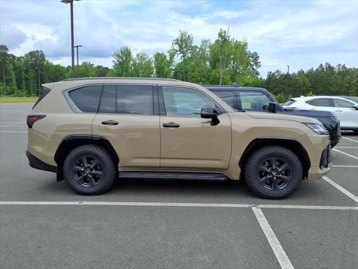 2025 Lexus LX 700h Overtrail