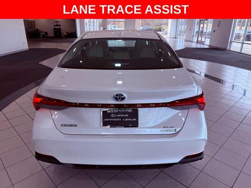2021 Toyota Avalon Hybrid XLE
