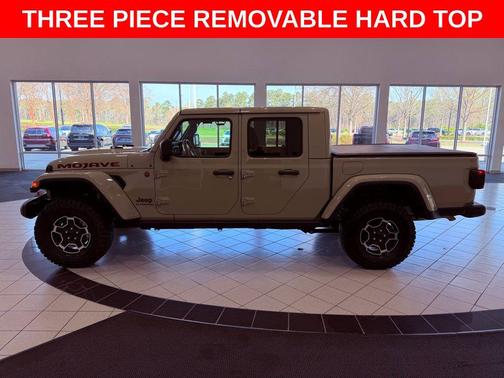 Limited Edition Gobi Clearcoat 2022 Jeep Gladiator Mojave 4x4