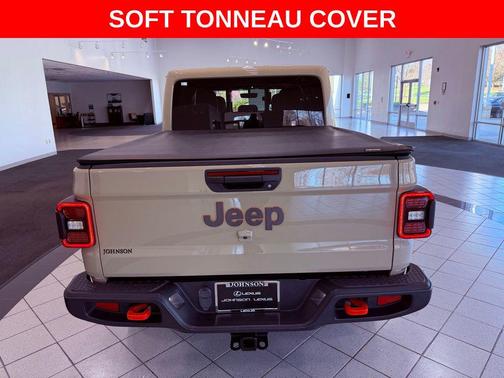 Limited Edition Gobi Clearcoat 2022 Jeep Gladiator Mojave 4x4