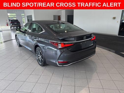2025 Lexus ES 300h Base