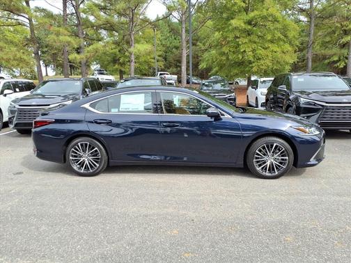 2025 Lexus ES 300h Base