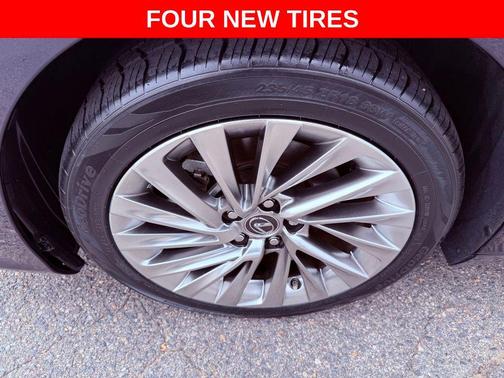 2022 Lexus ES 300h Ultra Luxury