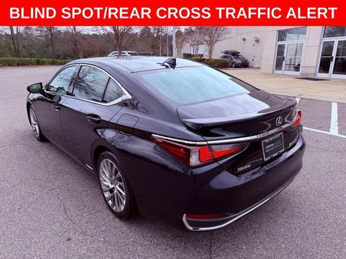2022 Lexus ES 300h Ultra Luxury