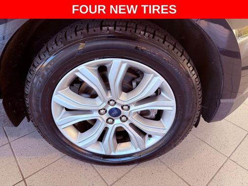 2022 Ford Edge Titanium