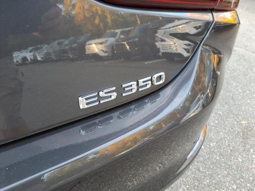 2025 Lexus ES 350 Base