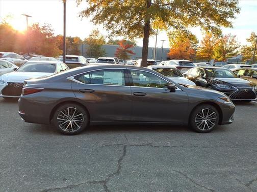 2025 Lexus ES 350 Base