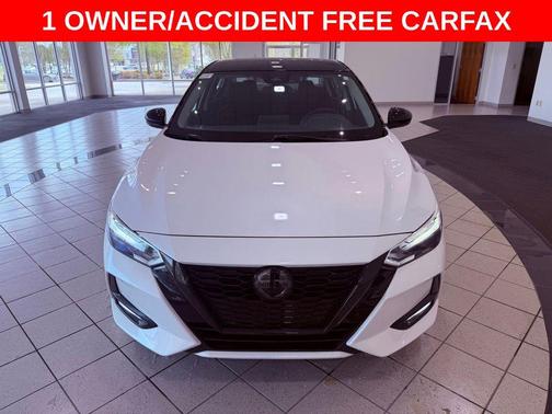 Aspen White Tricoat/Super Black 2022 Nissan Sentra SR