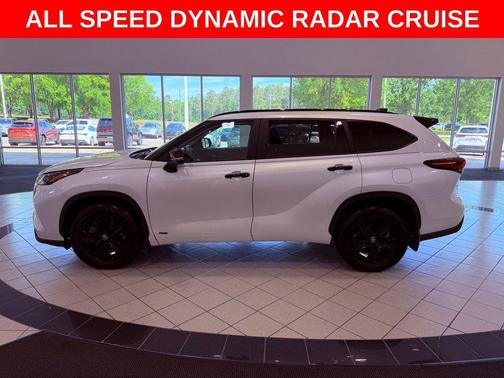 Wind Chill Pearl 2025 Toyota Highlander Hybrid XLE