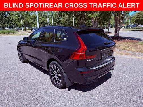 Onyx Black Metallic 2024 Volvo XC60 B5 Plus Dark Theme