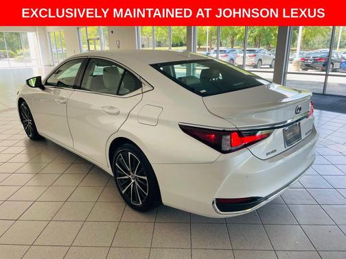 2025 Lexus ES 300h Base