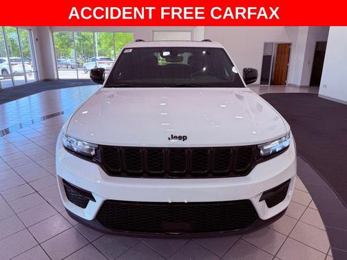 Bright White Clearcoat 2024 Jeep Grand Cherokee Limited