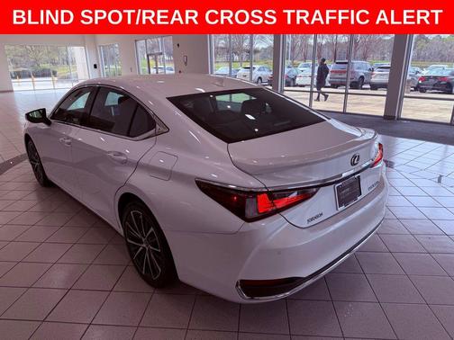 2025 Lexus ES 300h Base