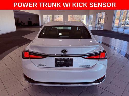 2025 Lexus ES 300h Base