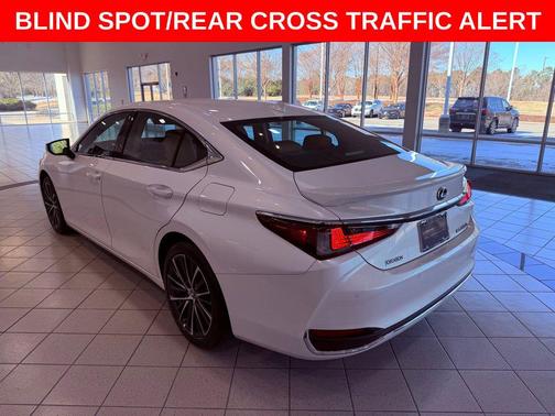 2025 Lexus ES 300h Base