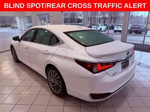 2025 Lexus ES 300h Luxury