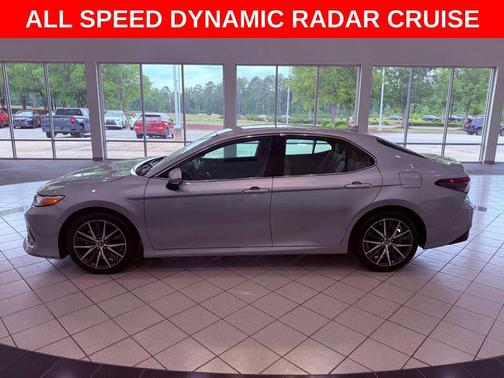 Celestial Silver Metallic 2022 Toyota Camry XLE