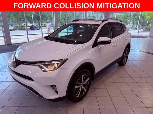 Super White 2018 Toyota RAV4 XLE
